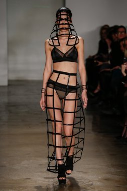Chromat Aw15: Mindware defile