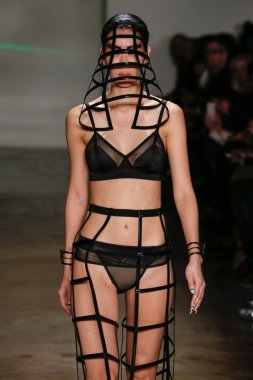 Chromat Aw15: Mindware defile