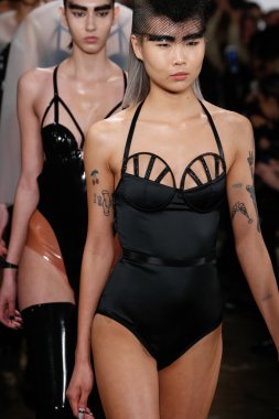 Chromat Aw15: Mindware defile