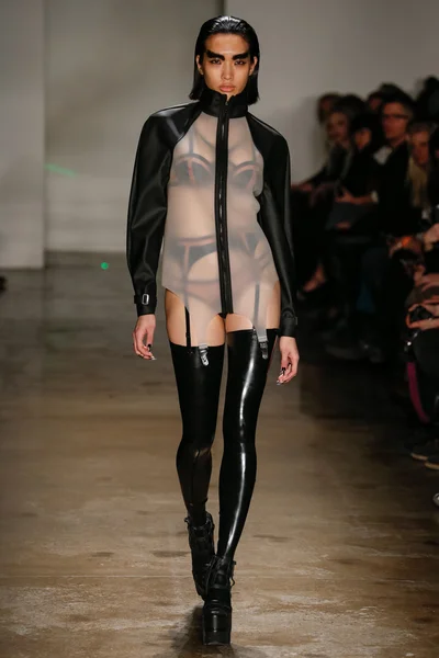 Chromat AW15: Desfile de moda de Mindware — Foto de Stock