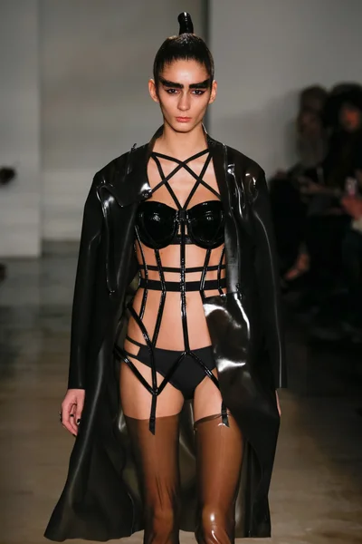 Chromat AW15: Mindware fashion show — Stock Photo, Image