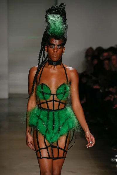 Chromat AW15: Desfile de moda de Mindware — Foto de Stock