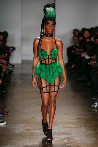 Chromat Aw15: Mindware modevisning — Stockfoto