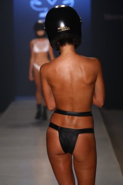 Minimale Animale defile
