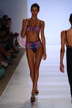 6 shore yolu Pooja sırasında Mbfw yüzmek 2015 tarafından