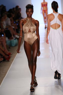 6 shore yolu Pooja sırasında Mbfw yüzmek 2015 tarafından