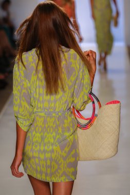 Caffe mayo Mbfw Yüzme sırasında