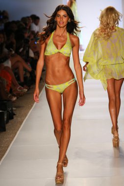 Caffe mayo Mbfw Yüzme sırasında