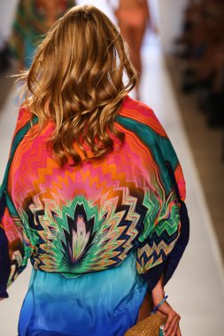 Caffe mayo Mbfw Yüzme sırasında