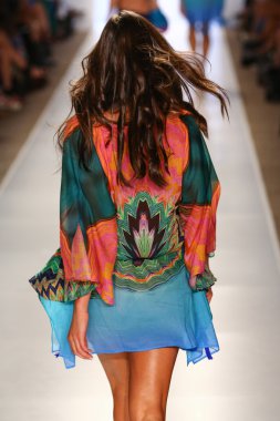 Caffe mayo Mbfw Yüzme sırasında