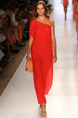 Caffe mayo Mbfw Yüzme sırasında