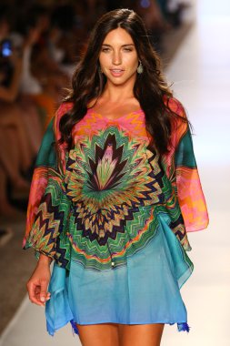 Caffe mayo Mbfw Yüzme sırasında