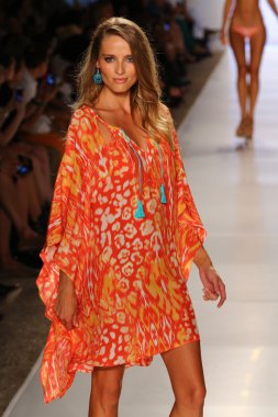 Caffe mayo Mbfw Yüzme sırasında