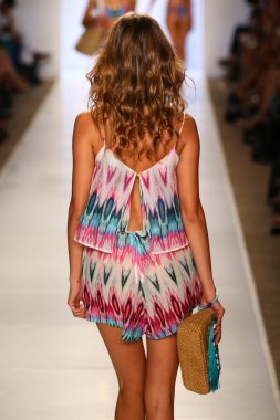 Caffe mayo Mbfw Yüzme sırasında