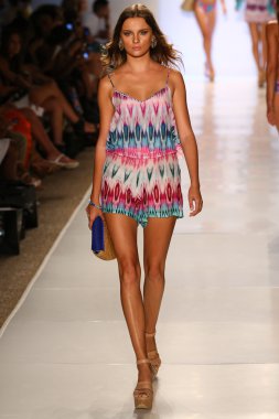 Caffe mayo Mbfw Yüzme sırasında