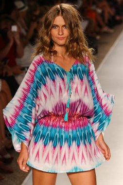 Caffe mayo Mbfw Yüzme sırasında