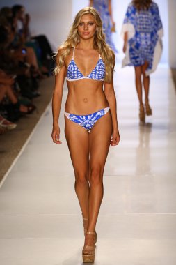 Caffe mayo Mbfw Yüzme sırasında