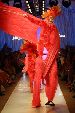 Luli Fama Mbfw Yüzme sırasında