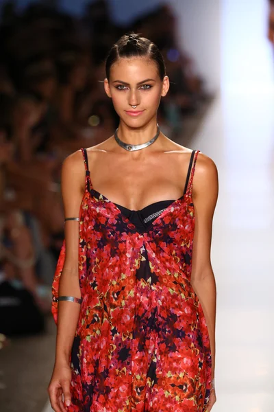 6 shore yolu Pooja sırasında Mbfw yüzmek 2015 tarafından