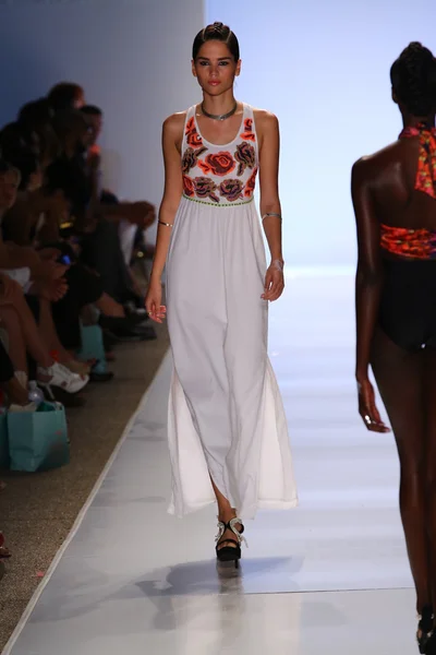 6 Shore Road por Pooja durante MBFW Swim 2015 —  Fotos de Stock