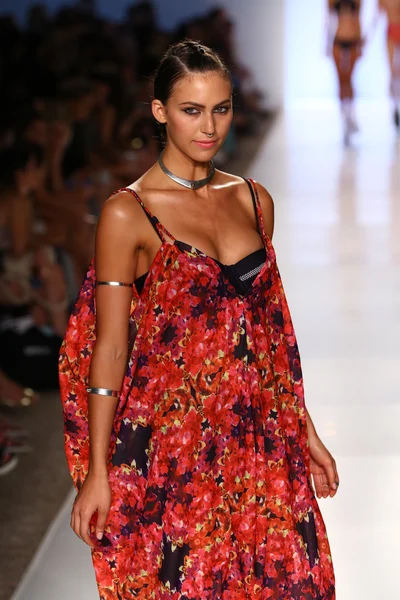 6 Shore Road por Pooja durante MBFW Swim 2015 — Foto de Stock