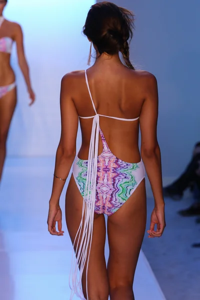 Belusso durante MBFW Swim —  Fotos de Stock