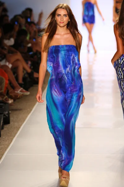 Costumi da bagno Caffe durante MBFW Swim — Foto Stock