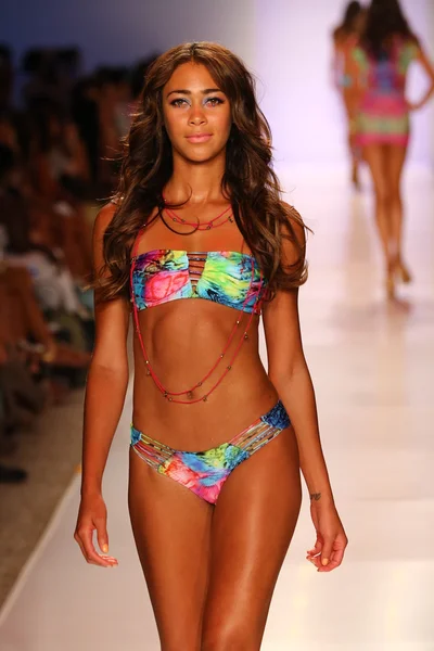 Luli Fama durante MBFW Swim — Foto Stock