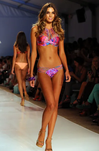 Luli Fama durante MBFW Swim — Foto Stock