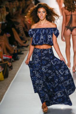 Indah defile