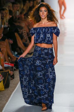 Indah defile
