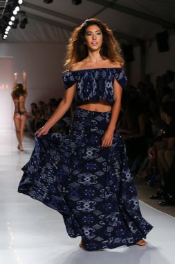 Indah defile