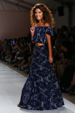 Indah defile