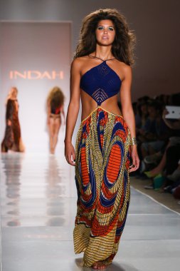 Indah defile