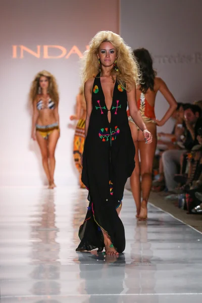 Indah fashion show — Stock Photo, Image