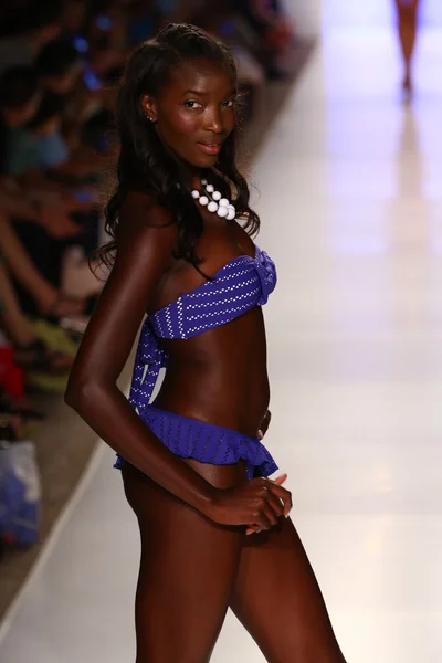 Mia Marcelle modeshow — Stockfoto