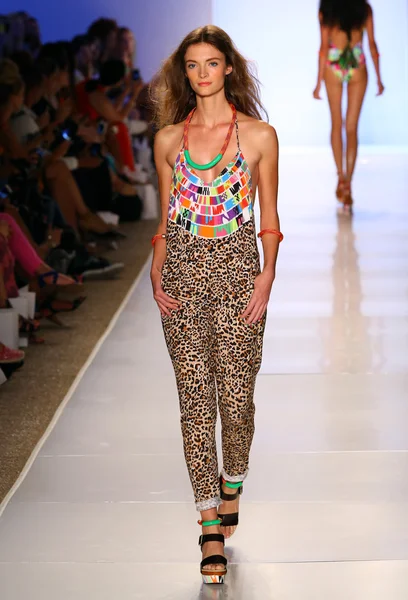 Mara Hoffman Swim fashion show — Stock Photo, Image