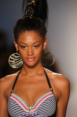 Dolores Cortes defile