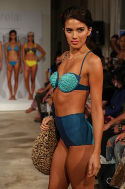 İmkânsız defile