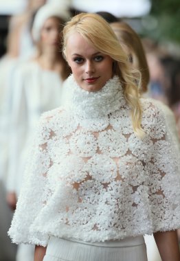 Delphine Manivet pist Show