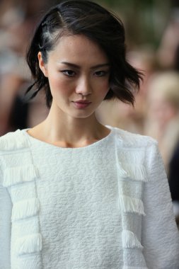 Delphine Manivet pist Show