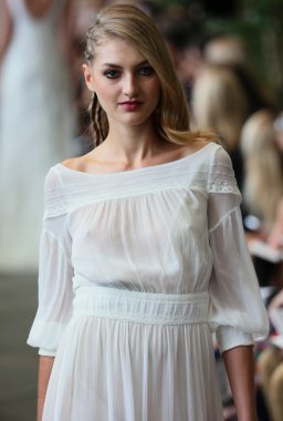 Delphine Manivet pist Show