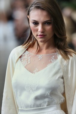 Delphine Manivet pist Show