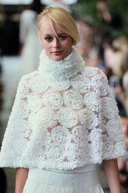 Delphine Manivet pist Show