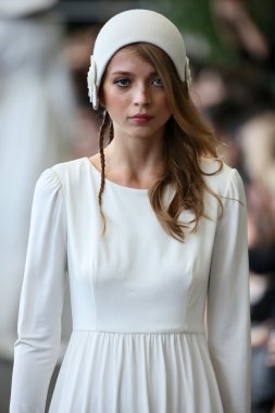 Delphine Manivet pist Show