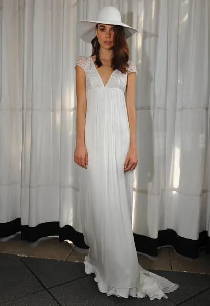 DELPHINE MANIVET Bridal Runway Show — Stock Photo, Image