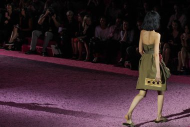 Mercedes-Benz moda hafta bahar sırasında Marc Jacobs