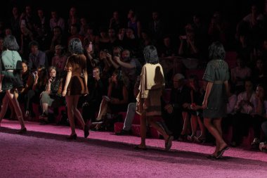 Mercedes-Benz Moda Haftası sırasında Marc Jacobs