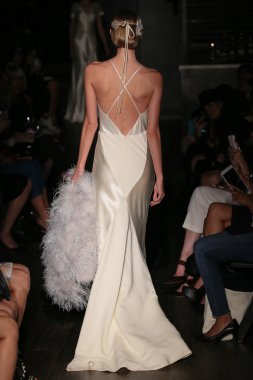 Johanna Johnson pist Show