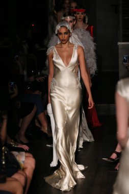 Johanna Johnson pist Show